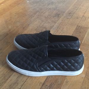 Black size 9 Steve Madden slip on sneakers